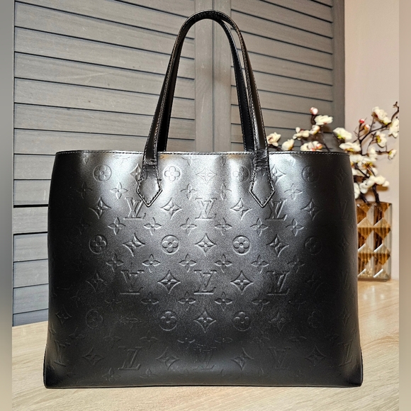 Authentic LOUIS VUITTON Monogram Vernis Wilshire GM Tote - Picture 2 of 10